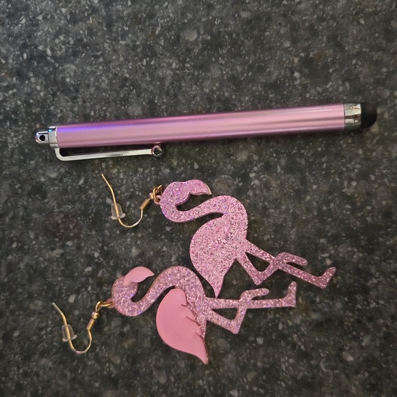 🎈 3 For $10 .....Flamingo Sparkle Earrings  New in package. - Picture 4 of 4